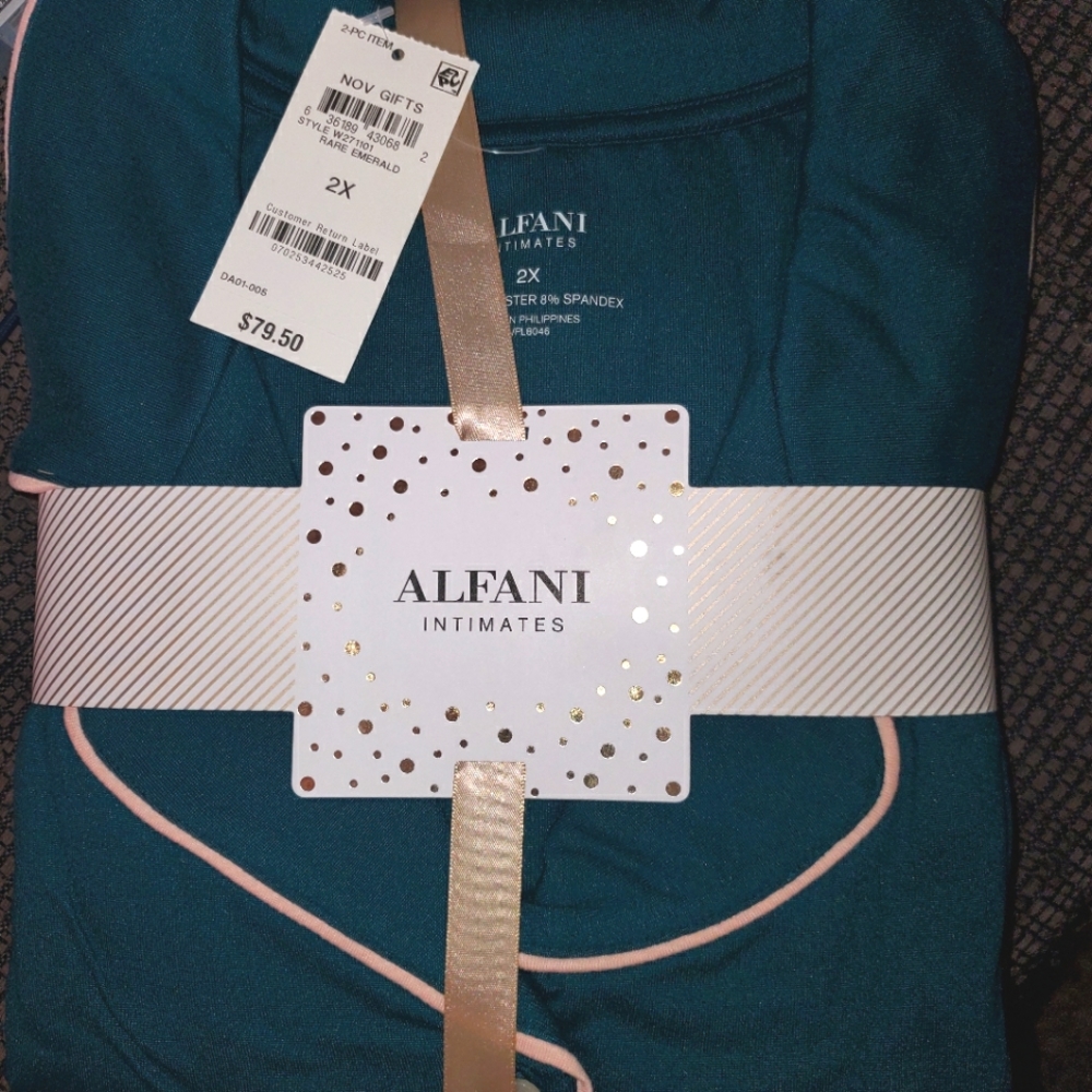 ALFANISuper Soft Modal Notch Collar Top & Pants Pajama Set (Rare Emerald)